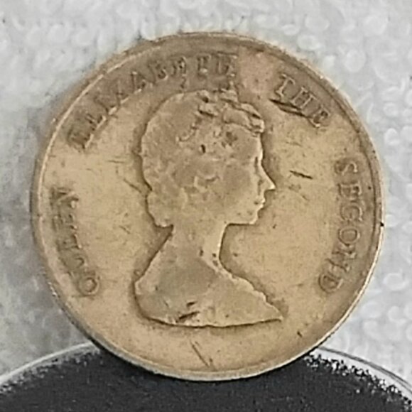 Circulated 1981 Caribbean One Dollar East Caribbean Coin made of Alum/Bronze!! - Picture 2 of 3